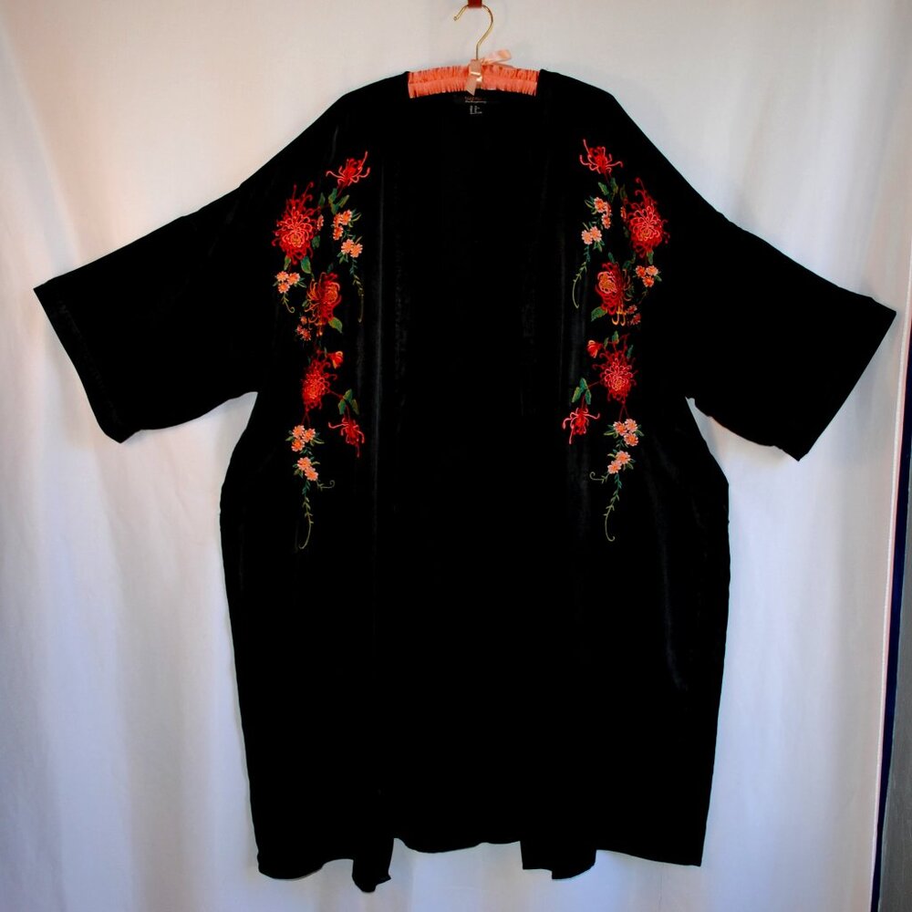Black Satin-like Floral Embroidered Kimono - Forever 21- (XL)